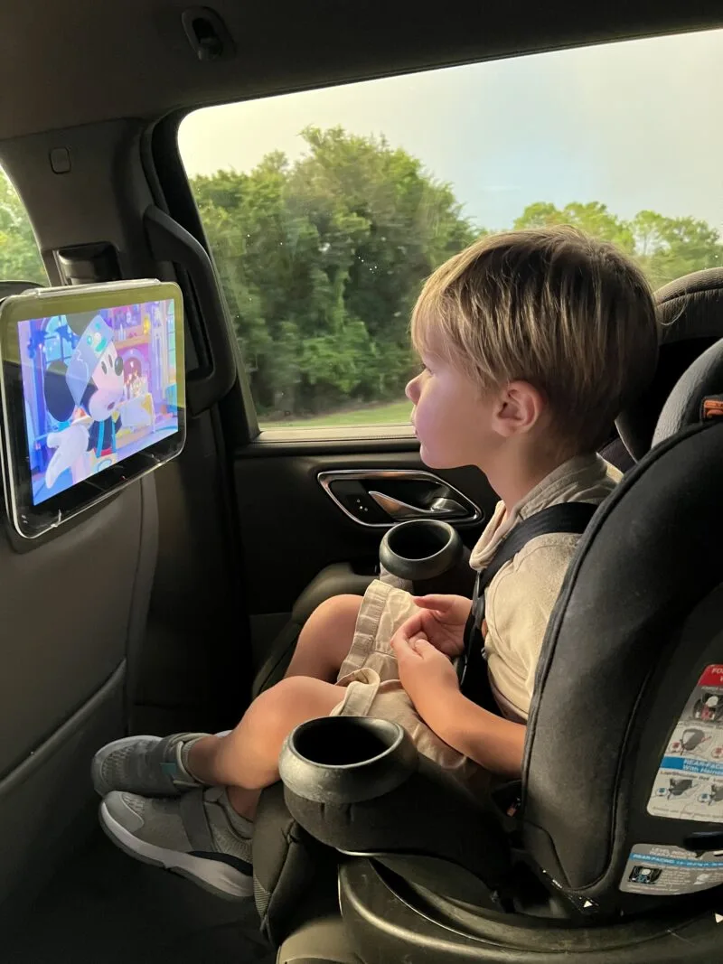 Kids love Disney's Minnie Van rides