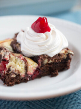 Cherry Cheesecake Brownies, Cherry Cheesecake Brownie, Easy Brownie Recipe, One Bowl Brownies, Easy Desserts