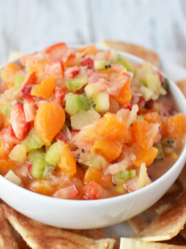 Easy Fruit Salsa Recipe, Fruit Salsa, Salsa, Salsa Recipe, Summer Recipe, Dips, Poolside Snacks