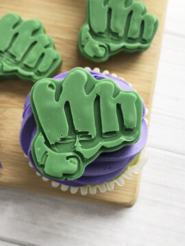 Hulk Cupcakes, SuperHero Party Ideas, Superhero Party, Avengers Desserts, Avengers Infinity War Recipes