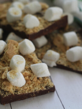 S'mores Candy Bark, Candy Bark Recipe, Summer Dessert, Chocolate Dessert, S'mores
