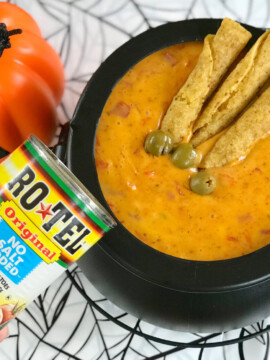Halloween Cheese Dip, Halloween Chili Con Queso, Halloween Zombie Fingers, Halloween Recipe, Halloween Appetizer