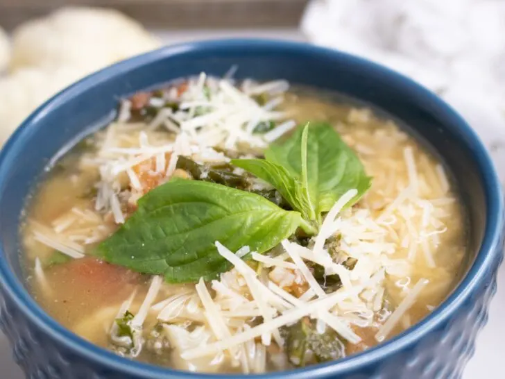 Roasted Cauliflower Rice Soup, Winter Soup Recipe, Broth Soup Recipe, Cauliflower Soup, Vegetable Soup Recipe