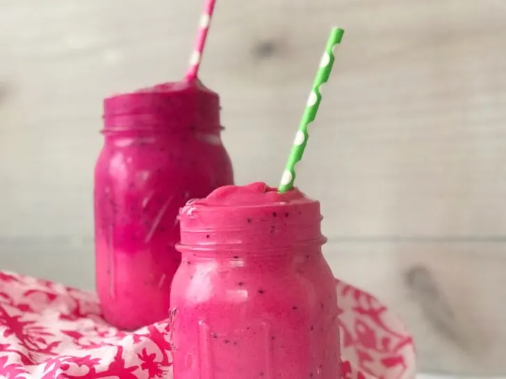 dragon fruit smoothie, dragon fruit smoothie recipe, dragon fruit recipe, easy smoothie recipe, smoothie, post-workout smoothie