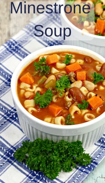 Minestrone Soup: Keep dinner heart and warm with this easy Minestrone Soup recipe! It's the perfect one-bowl dinner idea. #MinestroneSoup #SoupRecipe #Soup #ItalianSoup 