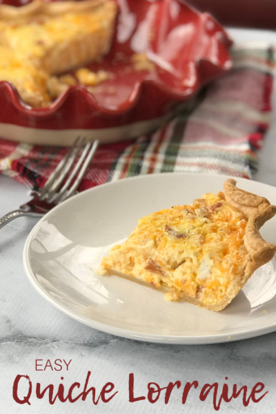 EASY QUICHE LORRAINE: this make-ahead brunch recipe is a delicious blend of eggs, bacon and cheddar cheese in a pie crust. #Brunch #BrunchRecipes #Quiche #QuicheLorraine #Pie #Brunch 