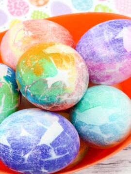 Creative Easter Egg Dying, Easter Egg Dying, Easy Easter Egg Dying, Easter Crafts, Easter Eggs
