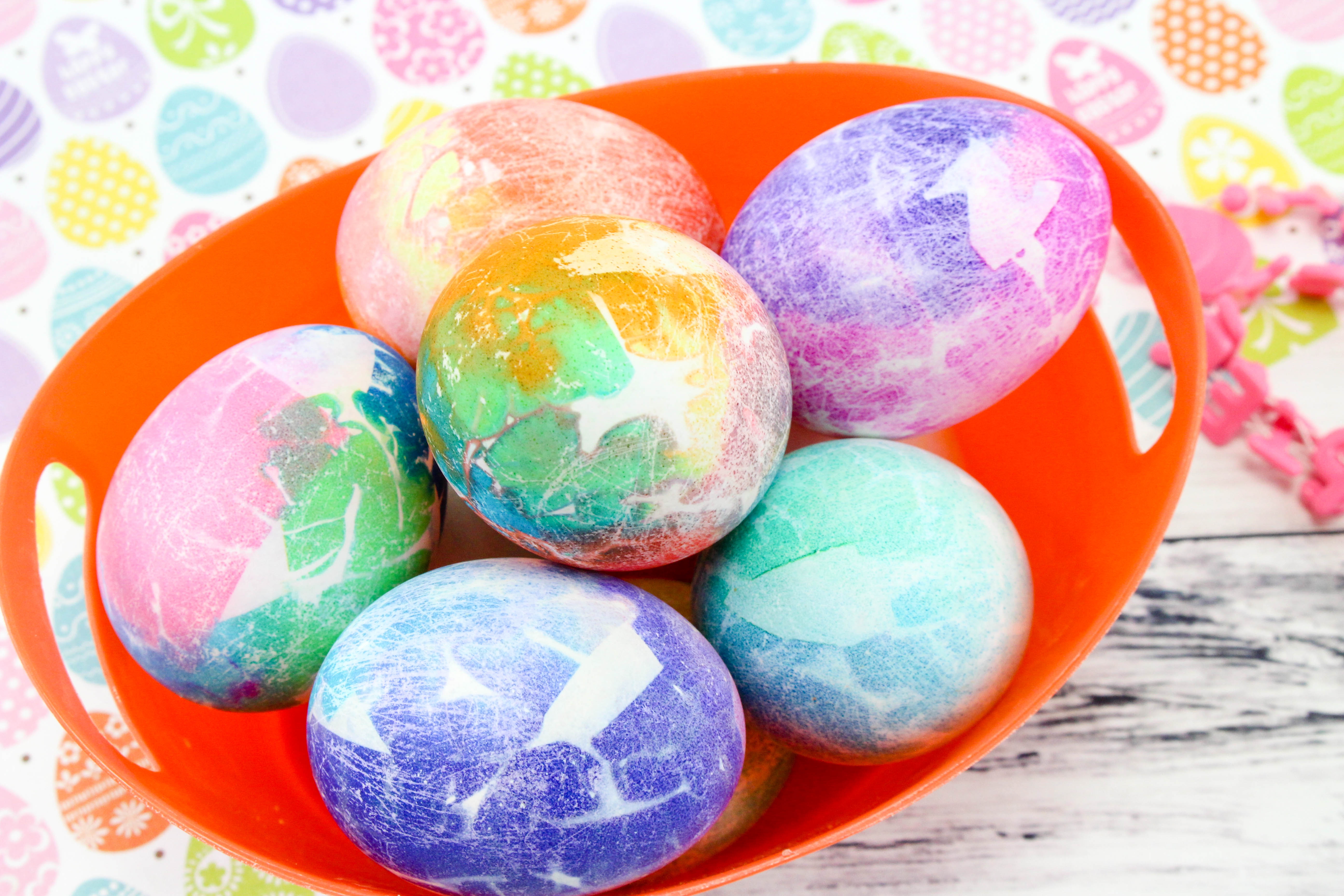 Creative Easter Egg Dying, Easter Egg Dying, Easy Easter Egg Dying, Easter Crafts, Easter Eggs