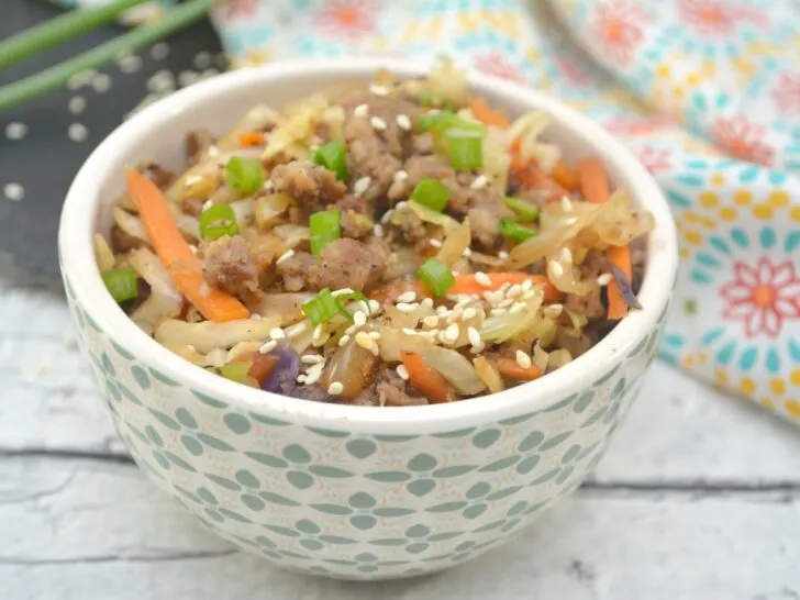 Keto Egg Roll Bowl, Keto Diet, Low Carb Egg Roll Bowl, Low Carb Asian Recipe, Low Carb Dinner Idea, Keto Dinner Idea, One-Bowl Dinner