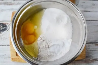 Adding eggs to granulate sugar. Adding eggs to granulate sugar.