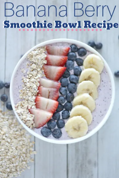 Start your mornings on a healthy note with this easy banana berry smoothie bowl recipe! It's full of flavor, packed with protein and good-for-you nutrients! #SmoothieRecipe #SmoothieBowl #EasySmoothie #Breakfast #EasyBreakfast #HealthyBreakfast