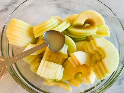 How to keep apples from browning, apples, sliced apples in a bowl
