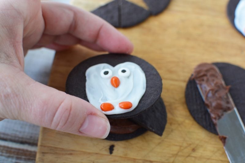 Easy Penguin Cookies: No Bake Christmas Treats That Kids Love
