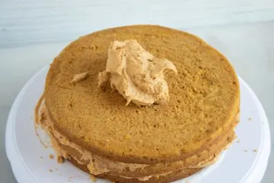 How to frost a pumpkin cake