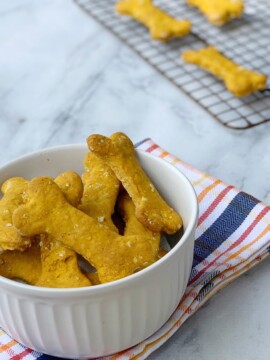 Homemade Pumpkin Dog Treats, Pumpkin Dog Bone Recipe, Homemade Dog Treats