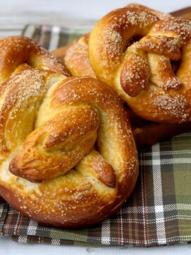 Easy Homemade Soft Pretzels Recipe