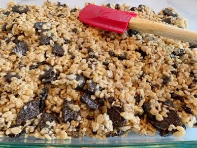 Spreading into the baking dish with spatula Spreading into the baking dish with spatula