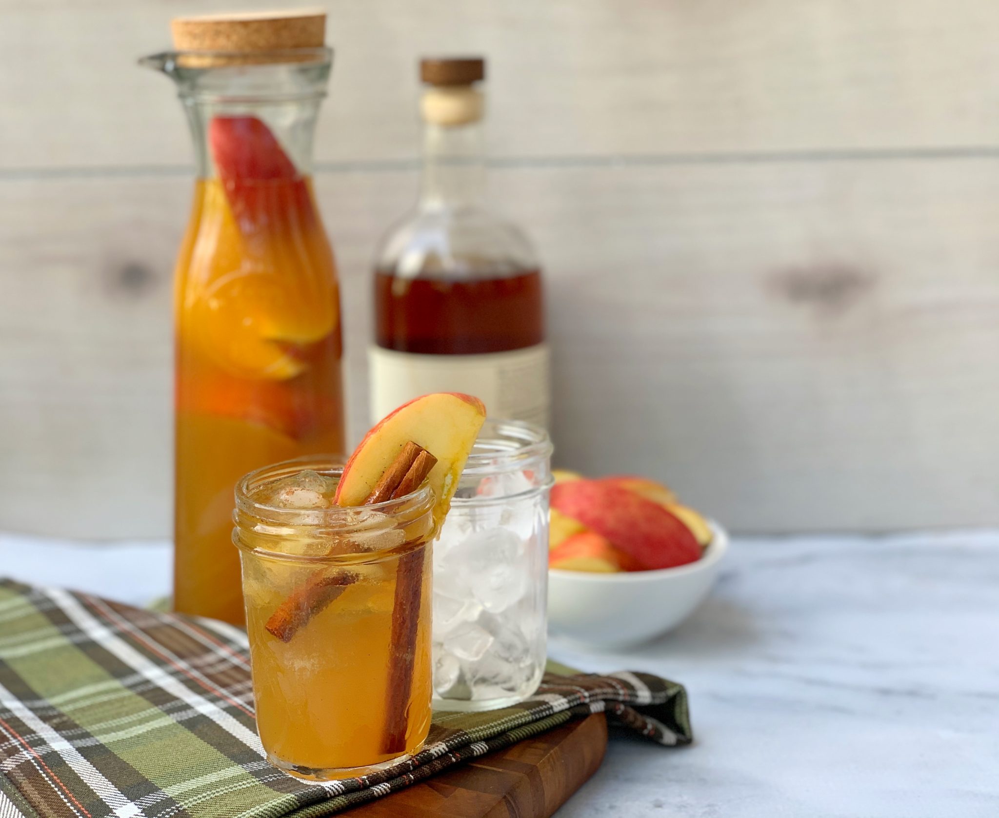 The BEST Autumn Whiskey Apple Cider Punch Recipe