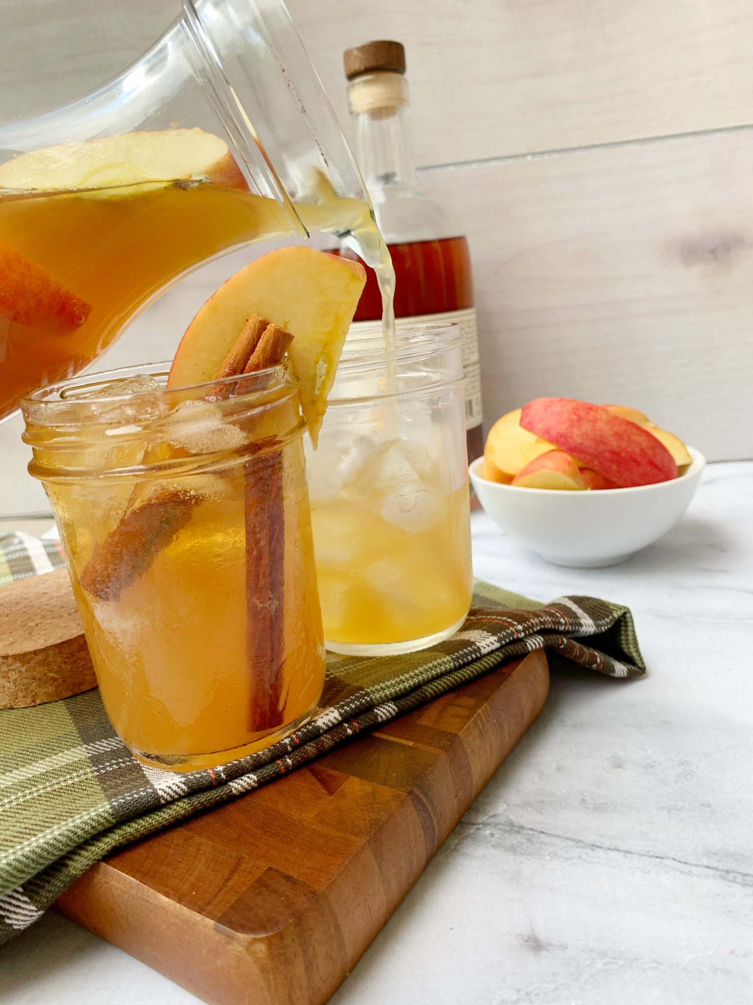 The BEST Autumn Whiskey Apple Cider Punch Recipe