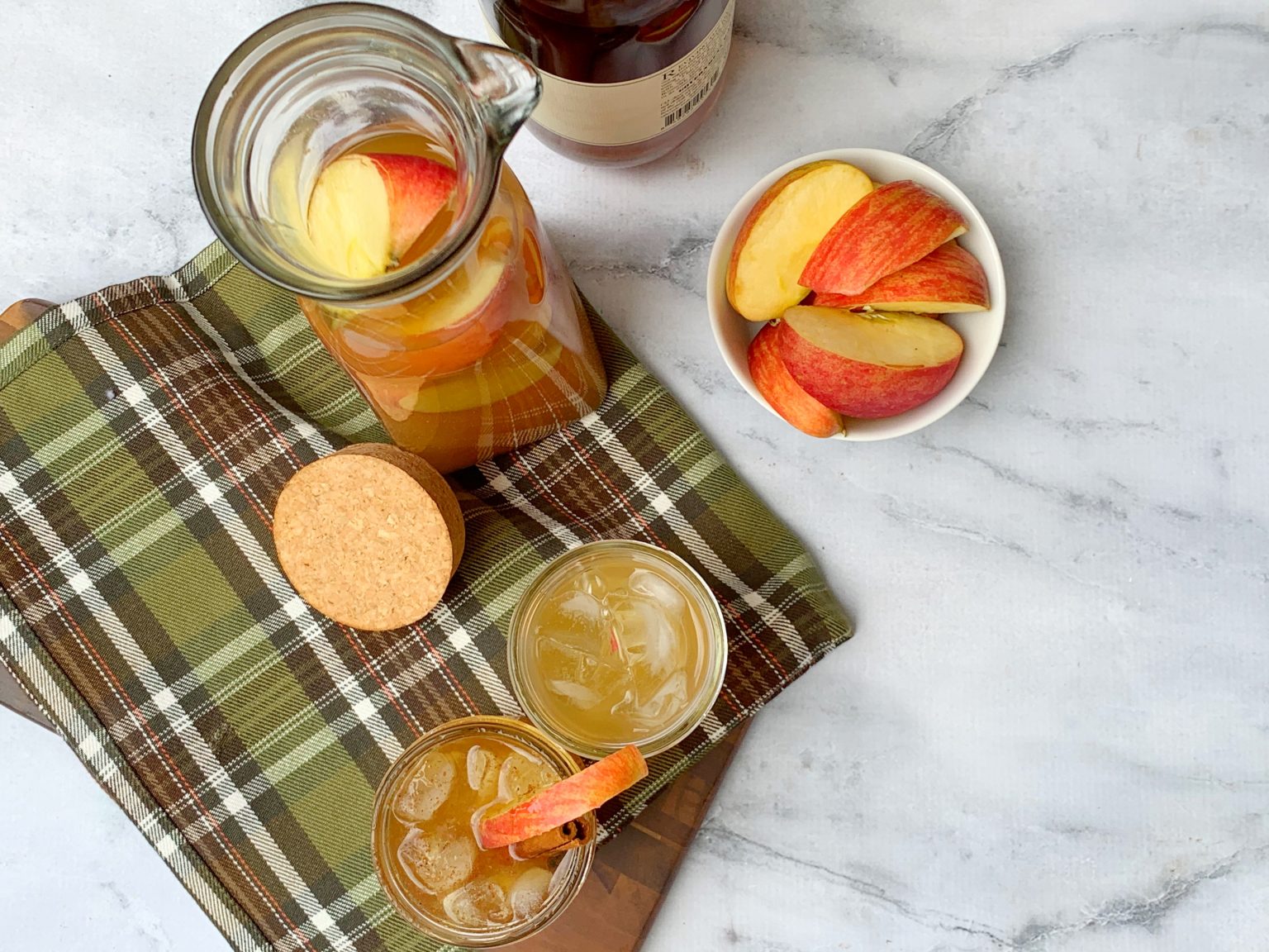 The BEST Autumn Whiskey Apple Cider Punch Recipe