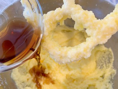 Adding almond extract and vanilla extract to cake
