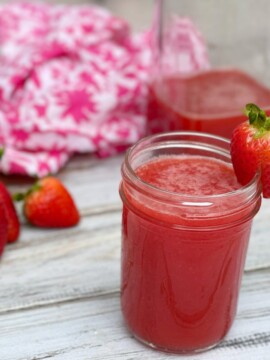 Making a strawberry reduction