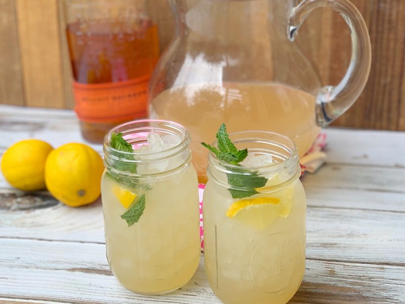 Refreshing Bourbon Spiked Lemonade Cocktail Recipe (Big Batch)