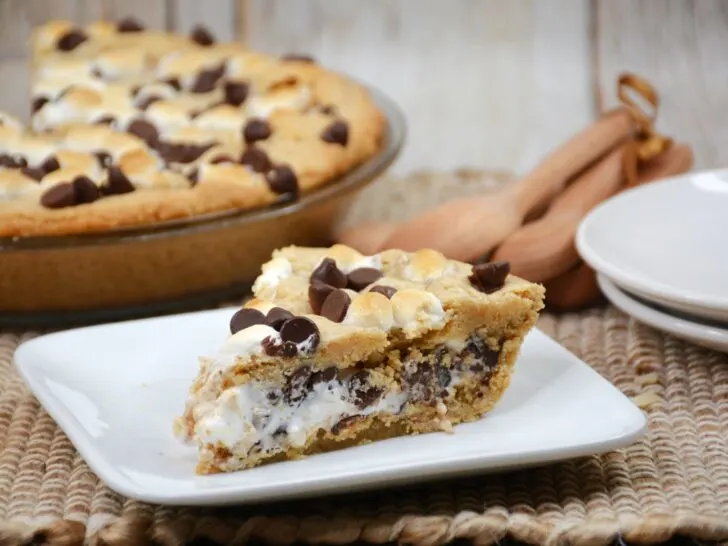 easy s'mores pie recipe with marshmallow fluff and graham cracker crust