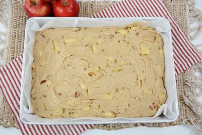 Spread wet apple mixture into the tray
