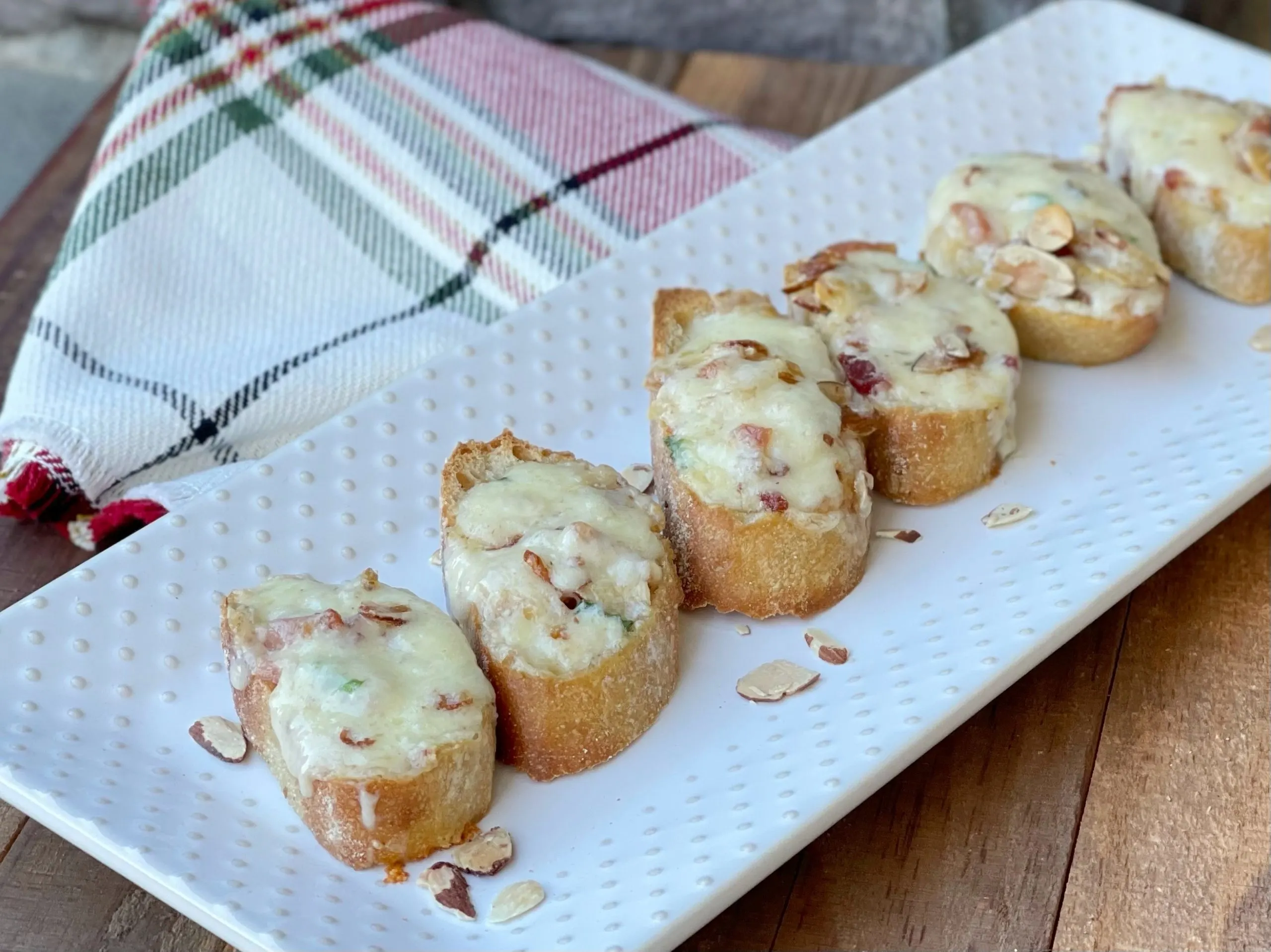 Easy Bacon and Cheese Crostini Appetizer Recipe