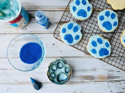 Making Blue's Clues Cookies