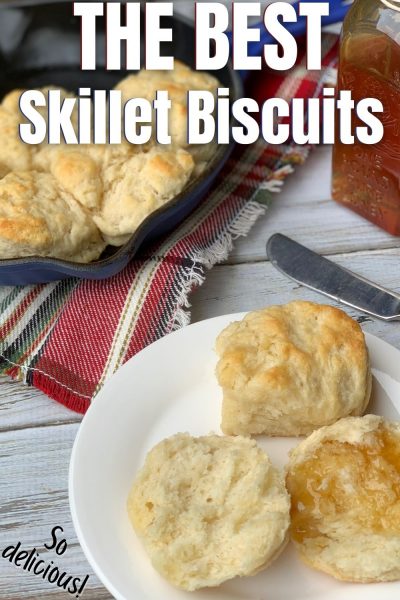 Take your breakfast to the next level by making this easy Skillet Biscuit recipe! It's flakey and buttery, with great edges - thanks to the skillet. #Breakfast #BiscuitRecipe