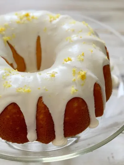 Adding Icing On Sides Of Cake