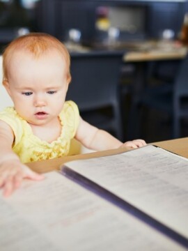 Tips and tricks for dining out with toddlers and keeping them behaved at a restaurant.