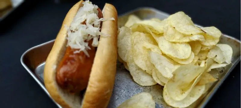 Food and dining options in the park - hot dog