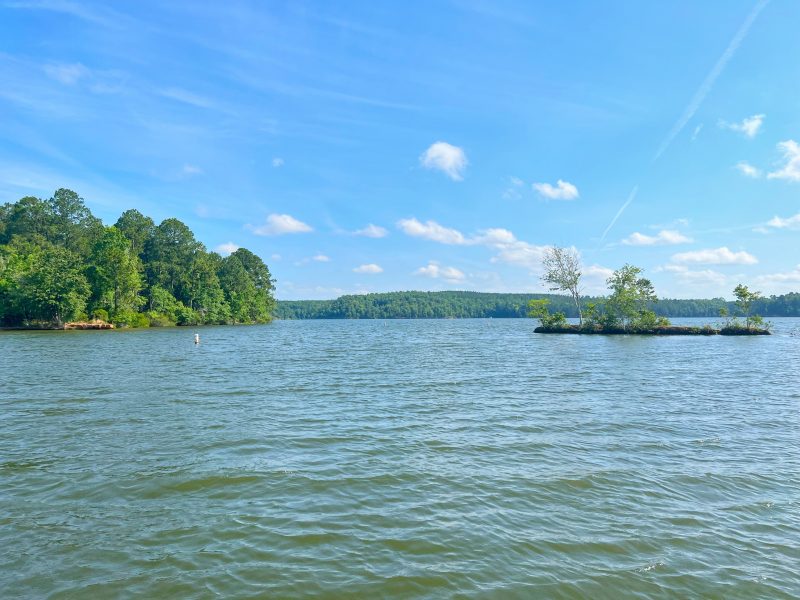 Lake Sinclair in Georgia Travel Guide