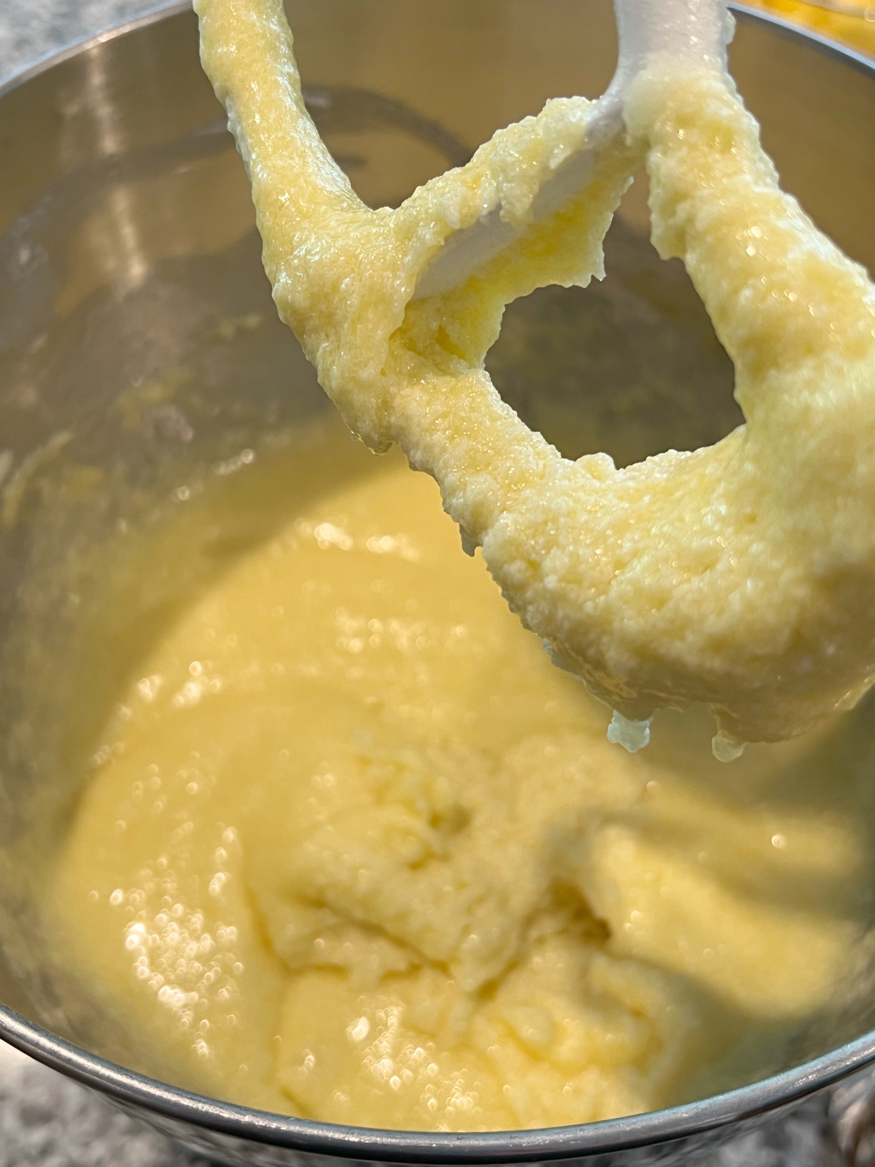 making cake batter wet ingredients