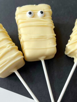 Halloween Marshmallow Mummy Pops