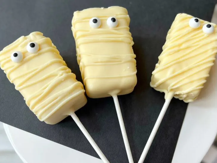 Halloween Marshmallow Mummy Pops