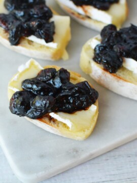 Christmas Cranberry Brie Crostini Appetizer