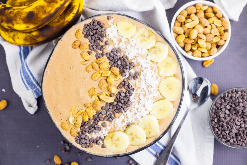 How to make a thick Chocolate Peanut Butter Smoothie Bowl