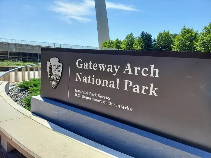 Gateway Arch National Park sign