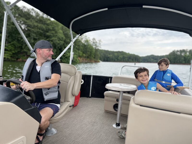 How to rent a boat for the summer with your kids