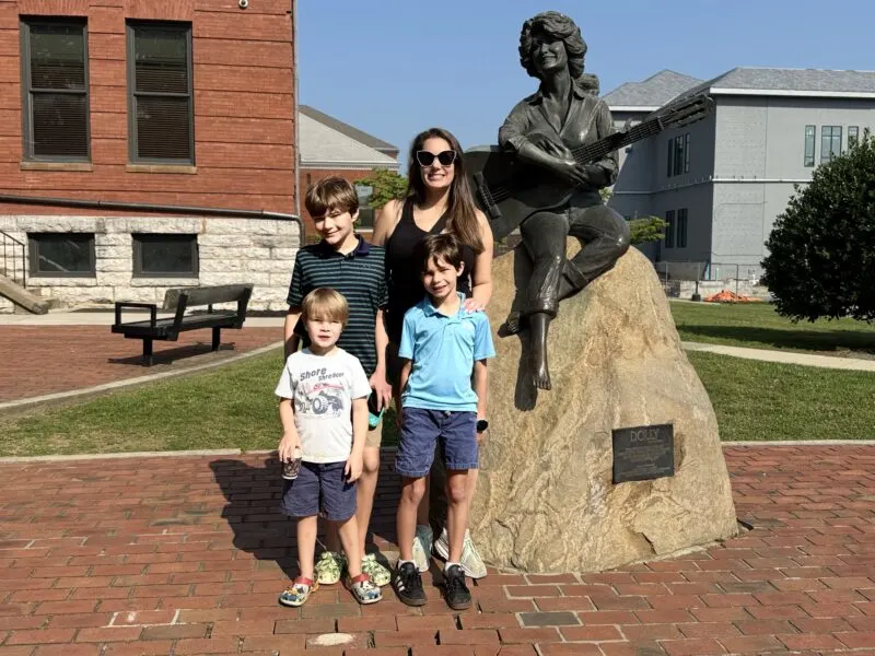Dolly Parton statue in downtown Sevierville