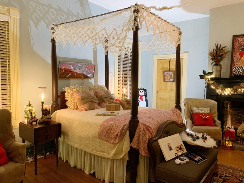 Bulloch Hall bedroom with a vintage canopy bed.