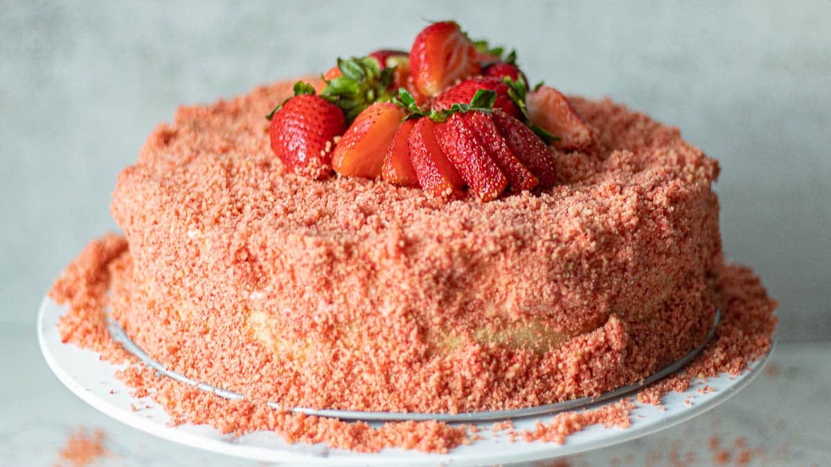 No-Bake Strawberry Crunch Cheesecake