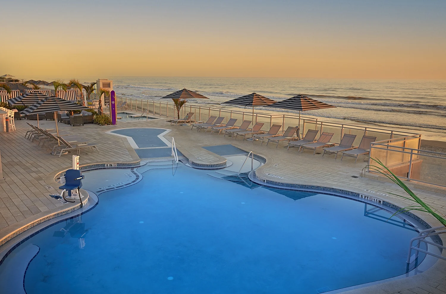 Hard Rock Daytona Bach guitar pool