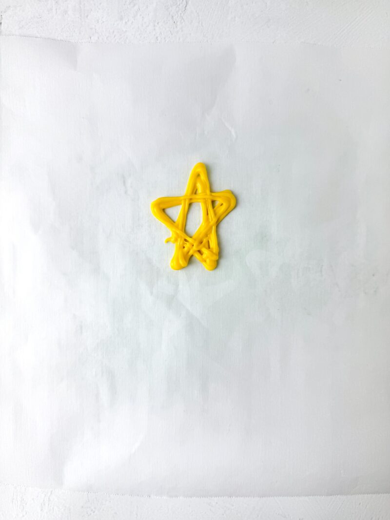 Piping a yellow star