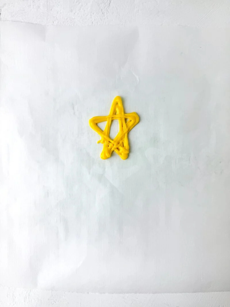 Piping a yellow star