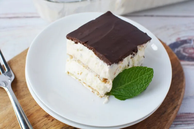 How to make a Chocolate Eclair Cake